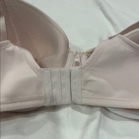 Soft Pink Bra with Lace Detail - Picture 4 of 6
